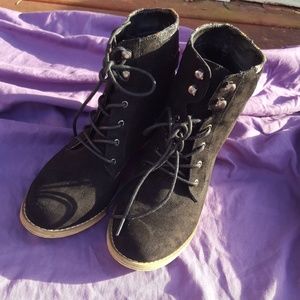 Heeled ankle boots size 7